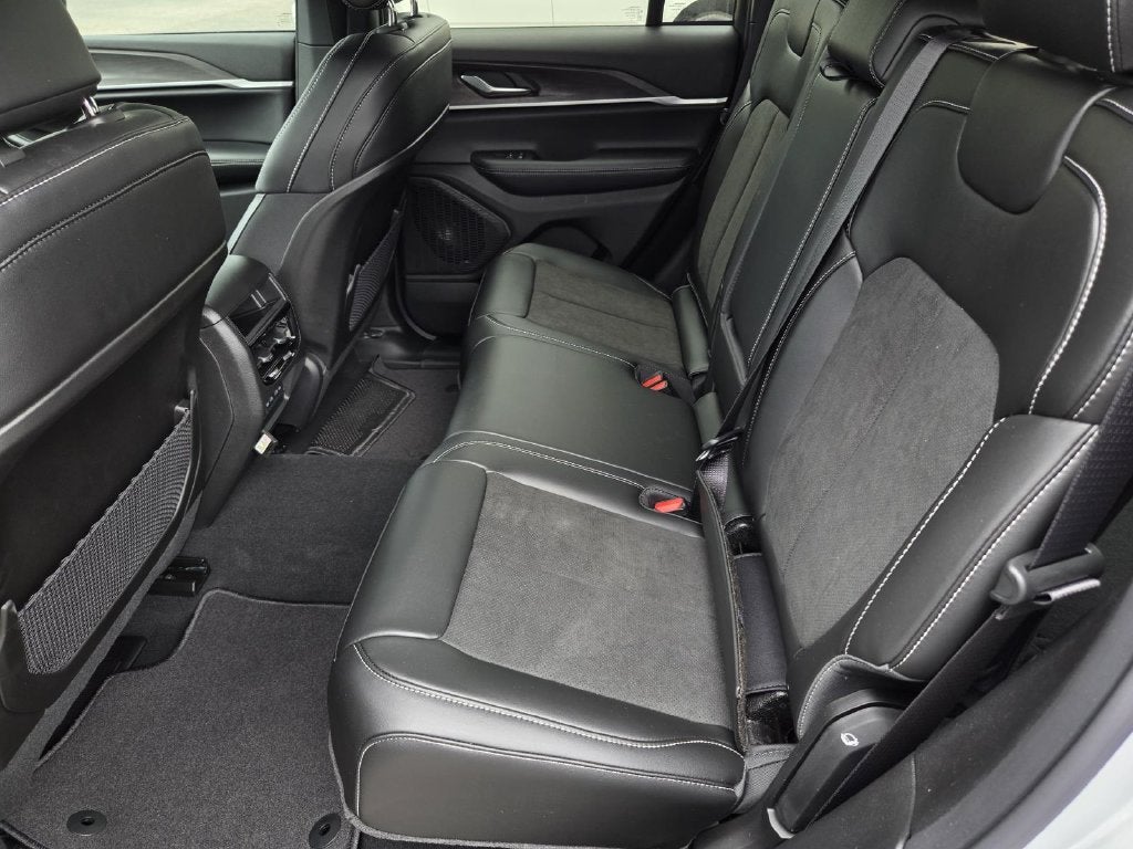 2026 Jeep Grand Cherokee Altitude