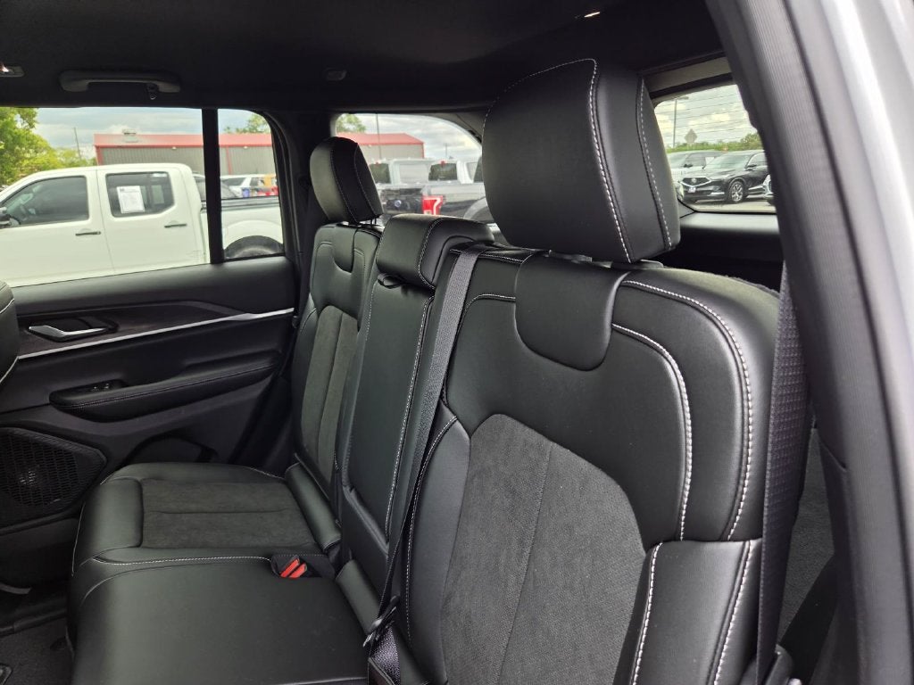 2026 Jeep Grand Cherokee Altitude