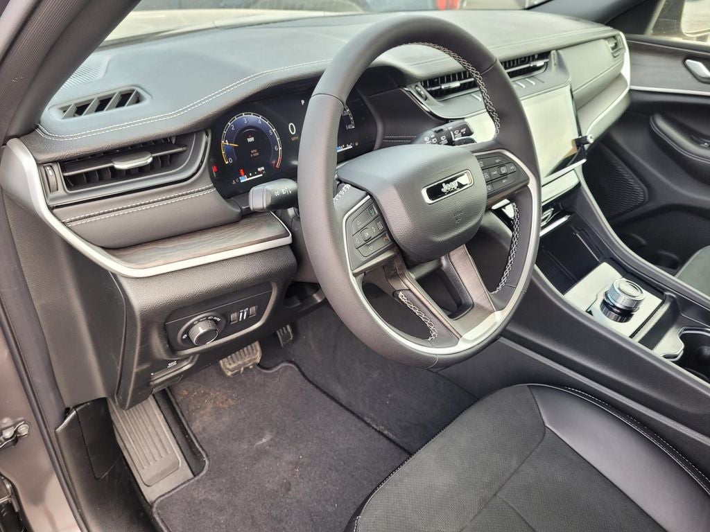 2026 Jeep Grand Cherokee Laredo