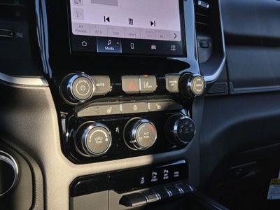 2027 RAM 1500 Big Horn/Lone Star