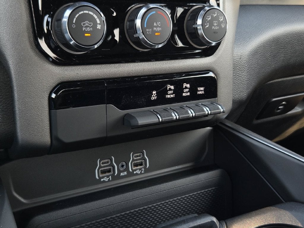 2027 RAM 1500 Big Horn/Lone Star