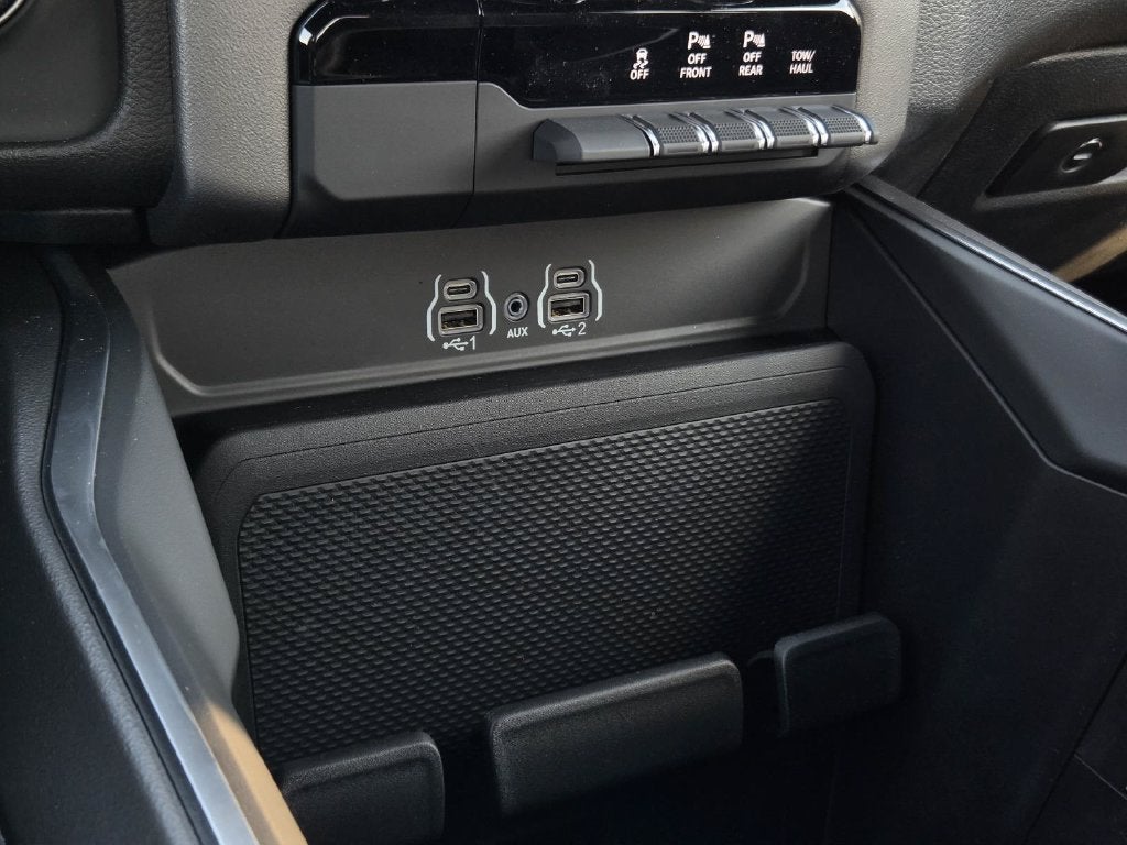 2027 RAM 1500 Big Horn/Lone Star