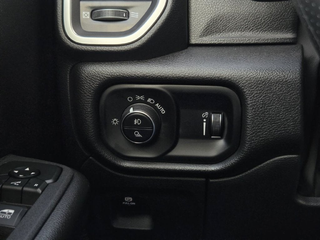 2027 RAM 1500 Big Horn/Lone Star
