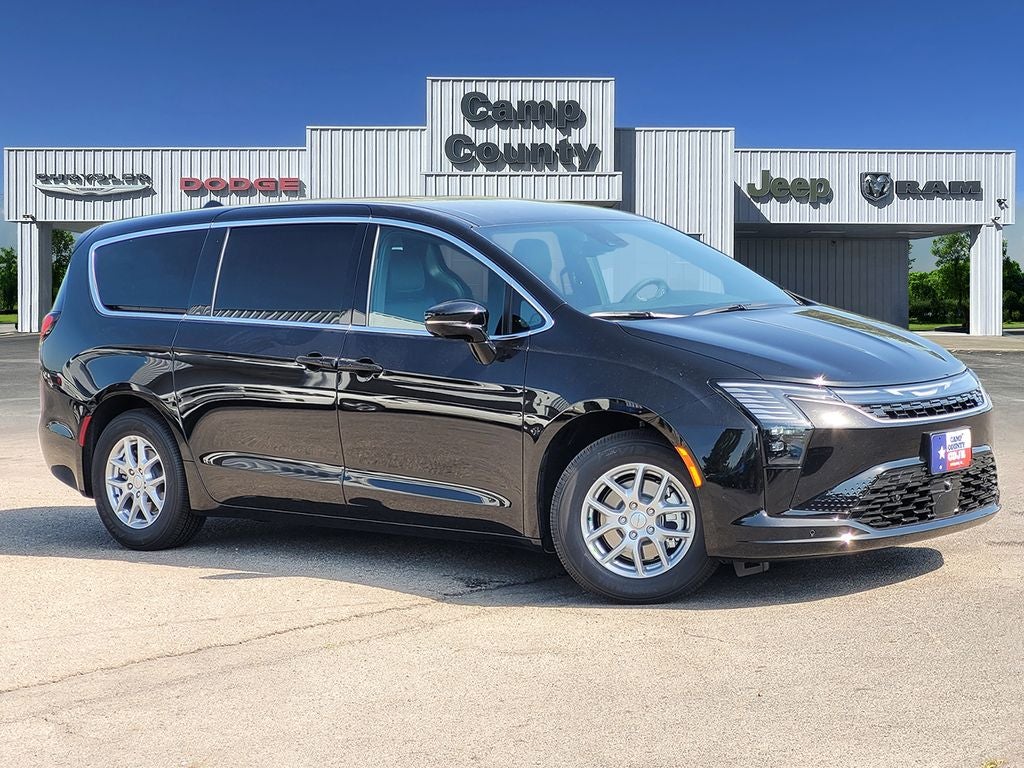 2027 Chrysler Pacifica Select's photo