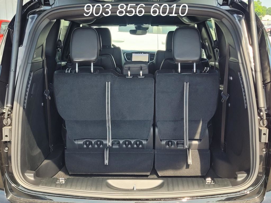2027 Chrysler Pacifica Select