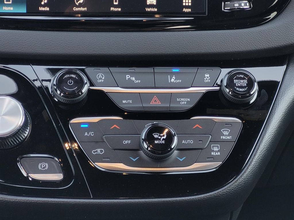 2026 Chrysler Voyager LX