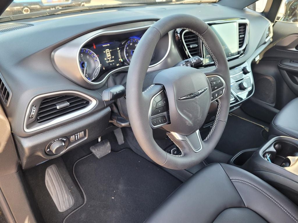 2026 Chrysler Voyager LX