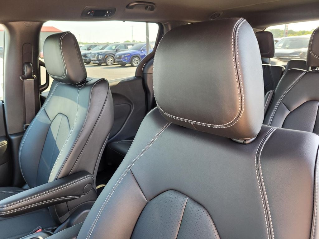 2026 Chrysler Voyager LX