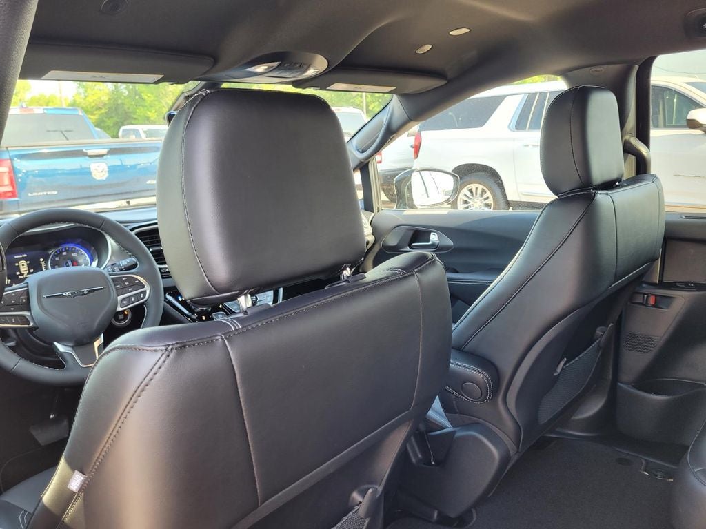 2026 Chrysler Voyager LX